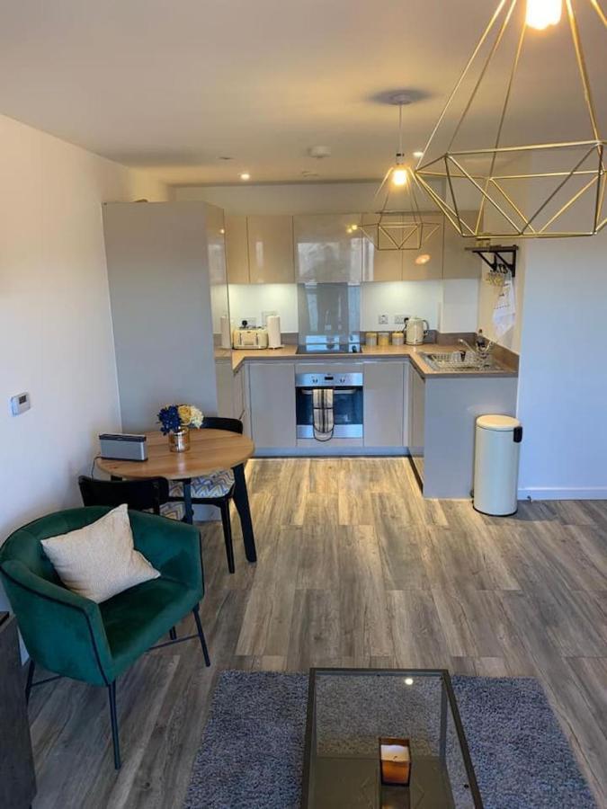 Lovely 1-Bed Serviced Apartment With Free Parking 西瑟罗克 外观 照片